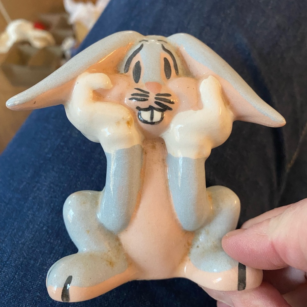 Vintage Bugs Bunny Figurine Pottery Warner Bros BUGS BUNNY Figure - Sitting